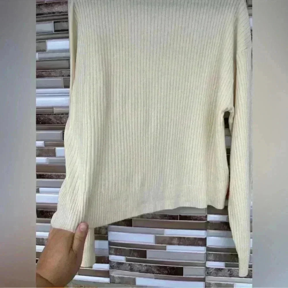 Spiritual Gangster Dreamer Mock Neck
Sweater Cream Large - Picture 5 of 12